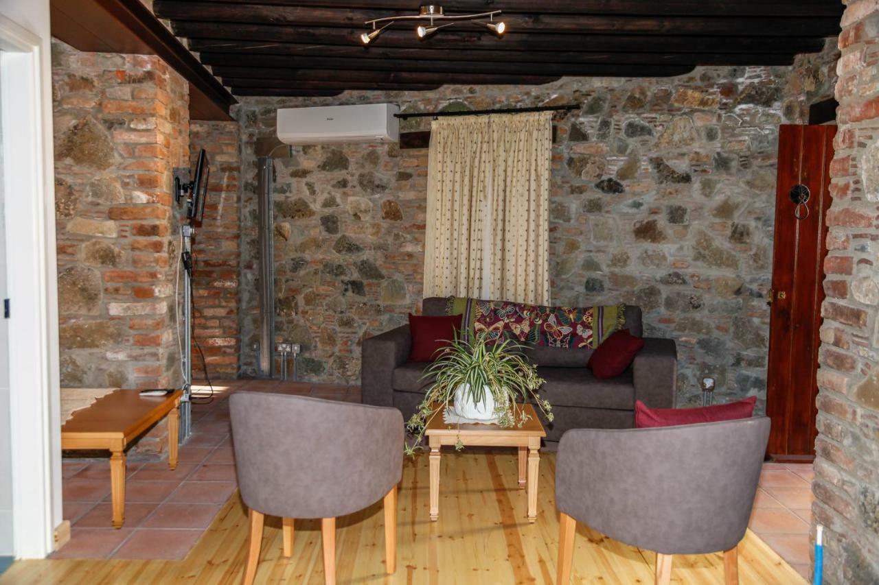 Farmakas Living Guest House Eksteriør bilde
